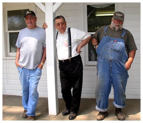 2004 - Jerry, Rob, Bill, posing carefully.JPG